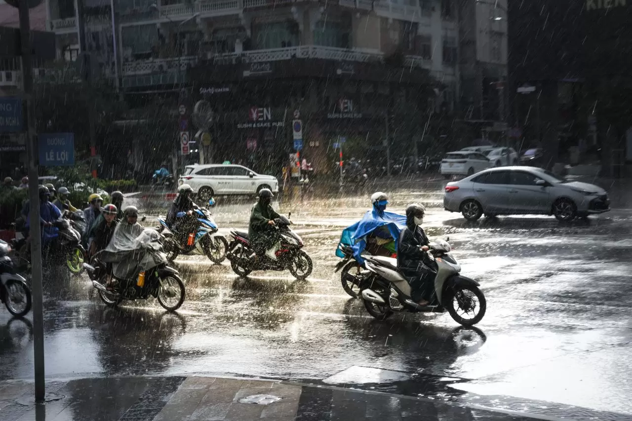 Hướng Dẫn Tắm Bằng Tinh Dầu – Giải Pháp Giữ Ấm, Phòng Cảm Lạnh Ngày Mưa Bão