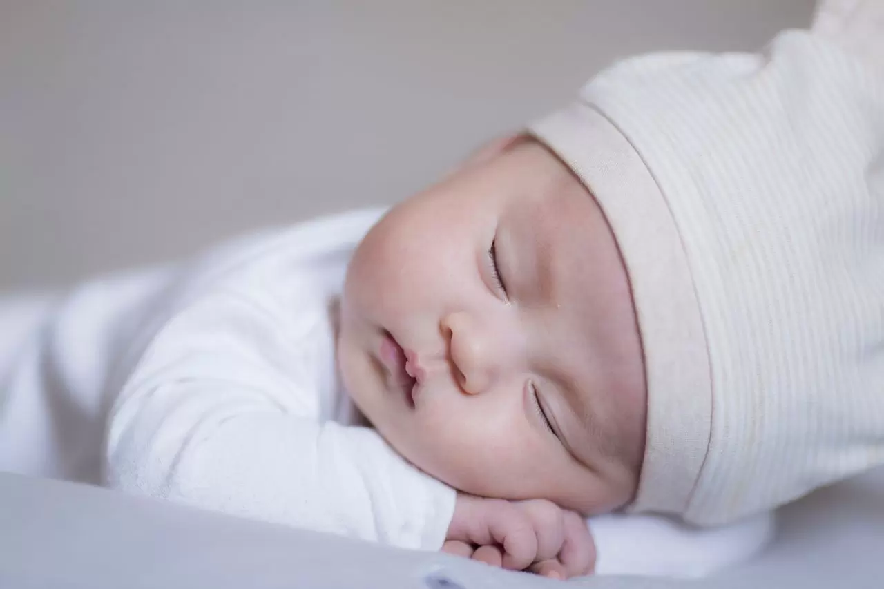 Mùa Hè Nắng Nóng: Làm Sao Để Trẻ Nằm Điều Hòa Bị Ho, Viêm Họng Không Còn Là Nỗi Lo?
