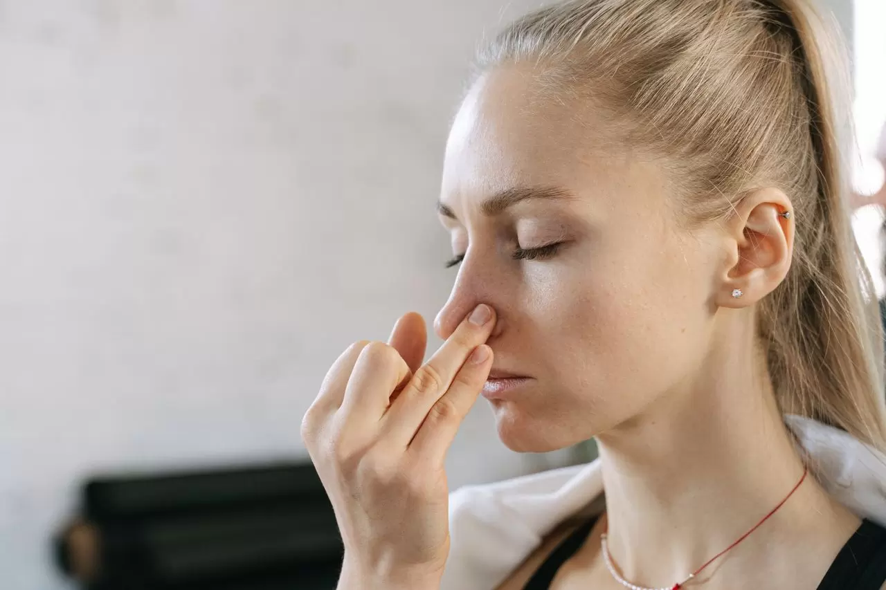 Tinh Dầu Và Hương Liệu Khác Nhau Thế Nào? Bảng So Sánh & Mẹo Phân Biệt